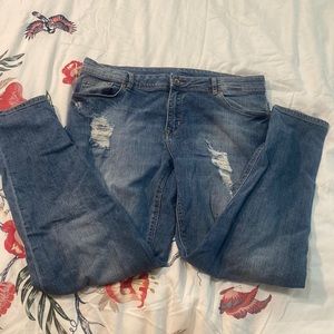 Distressed women’s skinny jeans from Divided by H&M